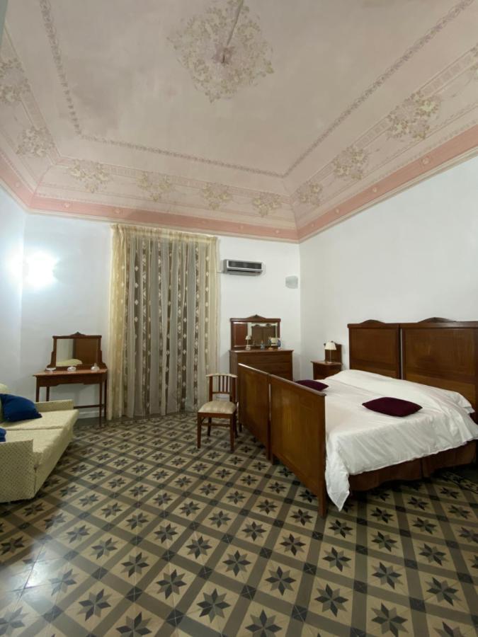 Crispi Accomodation B&B 卡塔尼亚 外观 照片