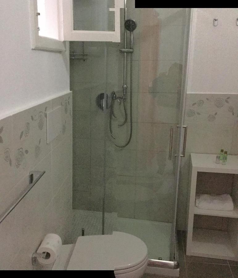 Crispi Accomodation B&B 卡塔尼亚 外观 照片