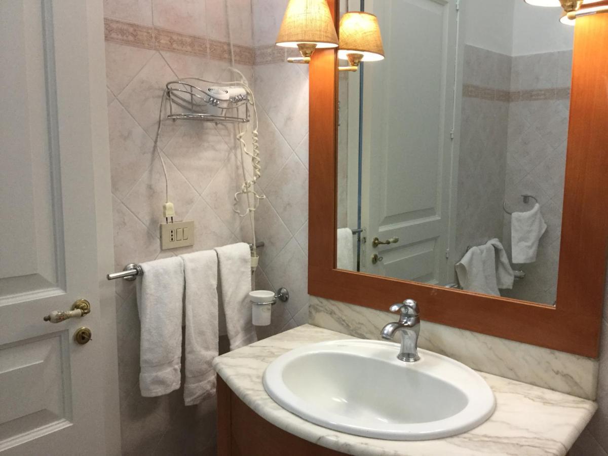 Crispi Accomodation B&B 卡塔尼亚 外观 照片