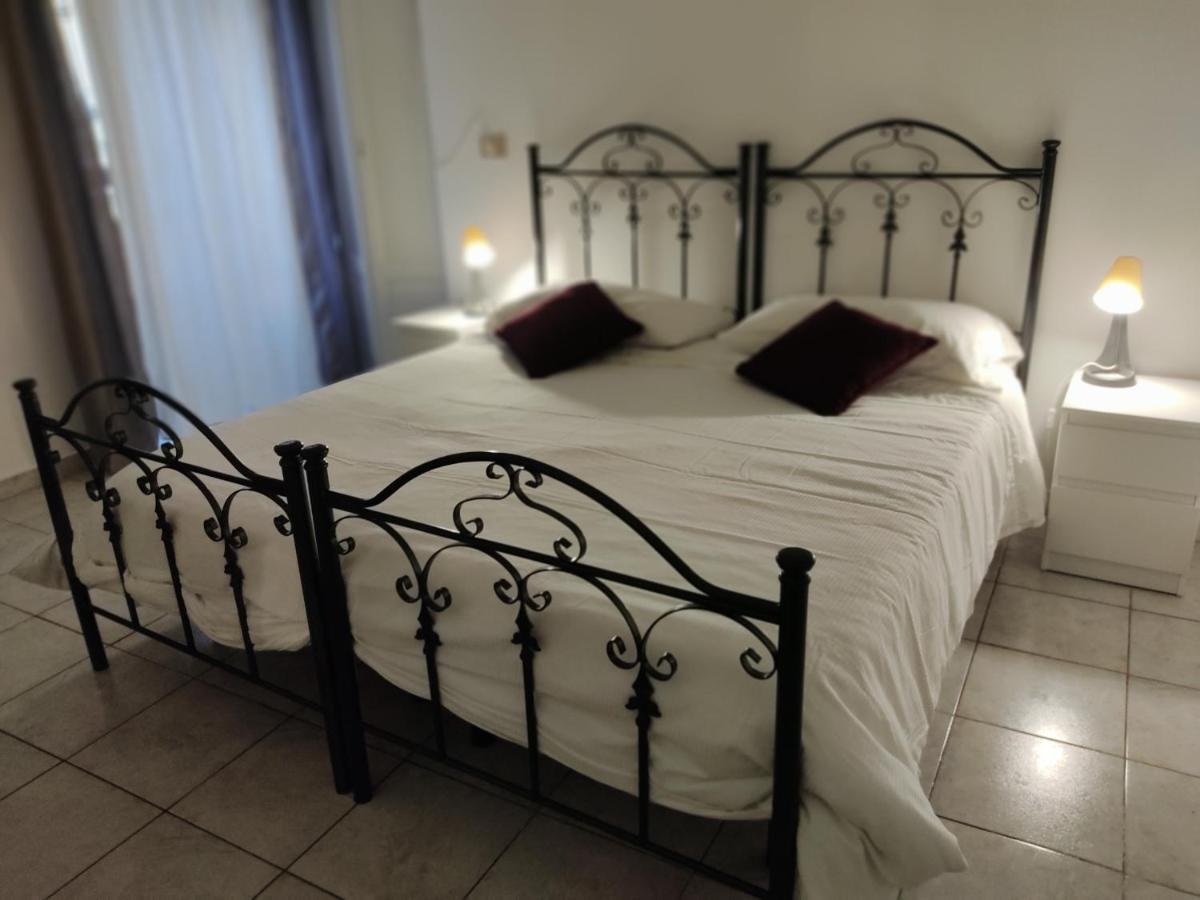 Crispi Accomodation B&B 卡塔尼亚 外观 照片