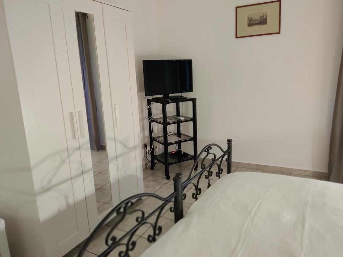 Crispi Accomodation B&B 卡塔尼亚 外观 照片